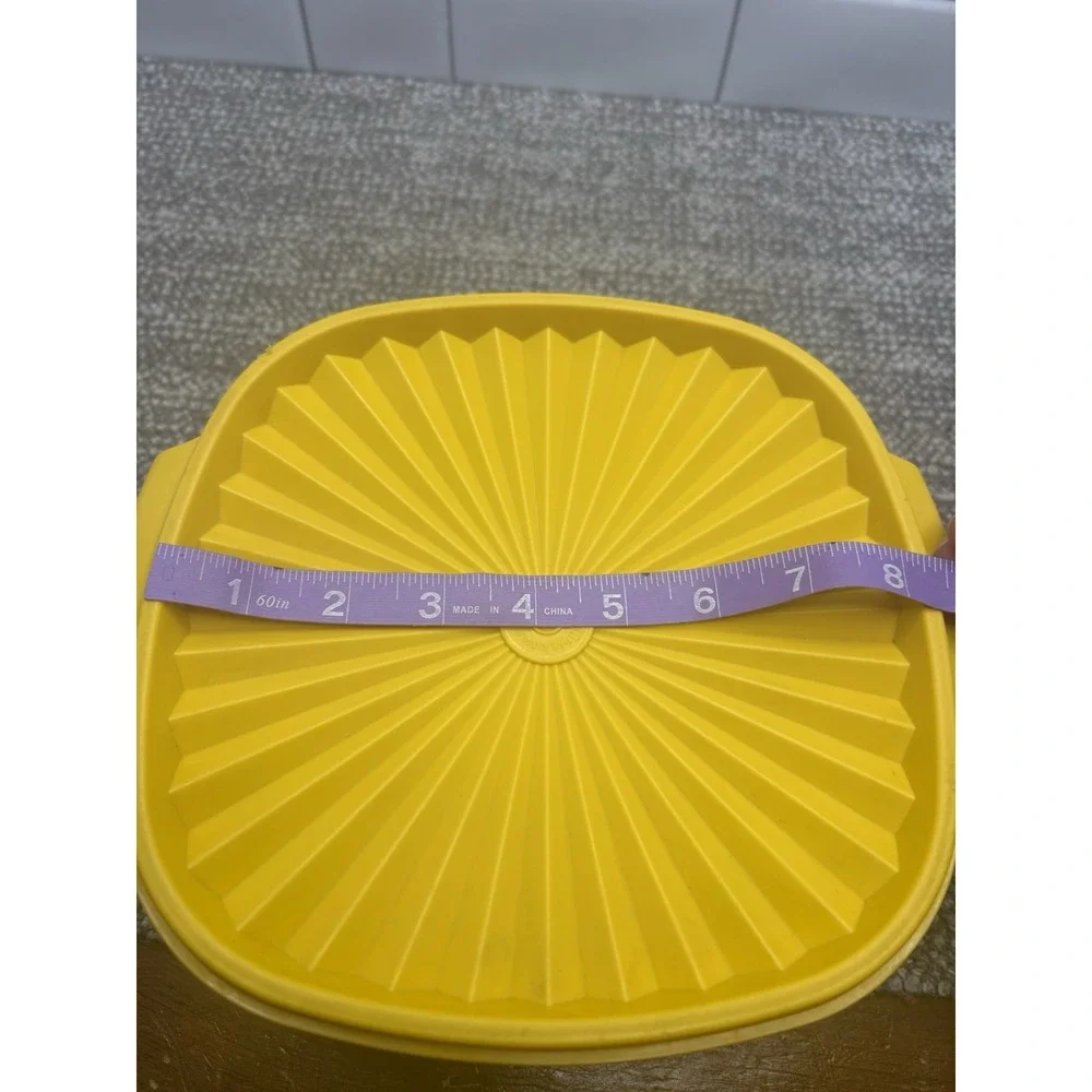 Tupperware bowl excellent